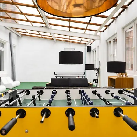 230 M2 Loft Mit Eigenem Wintergarten Mit Tischtennis & Dart, Kostenloser Parkplatz Apartment *